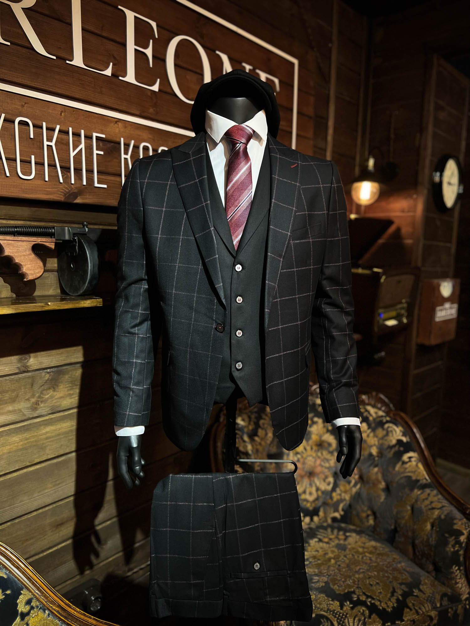 Костюм чёрный в розовую клетку | К313